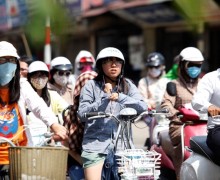 Extreme heat is raging in Vietnam, with some areas reaching temperatures as high as 41 degrees Celsius