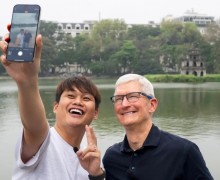 The surprise visit to Vietnam by technology giant - Apple CEO Tim Cook, has attracted widespread attention from the technology community and business world.