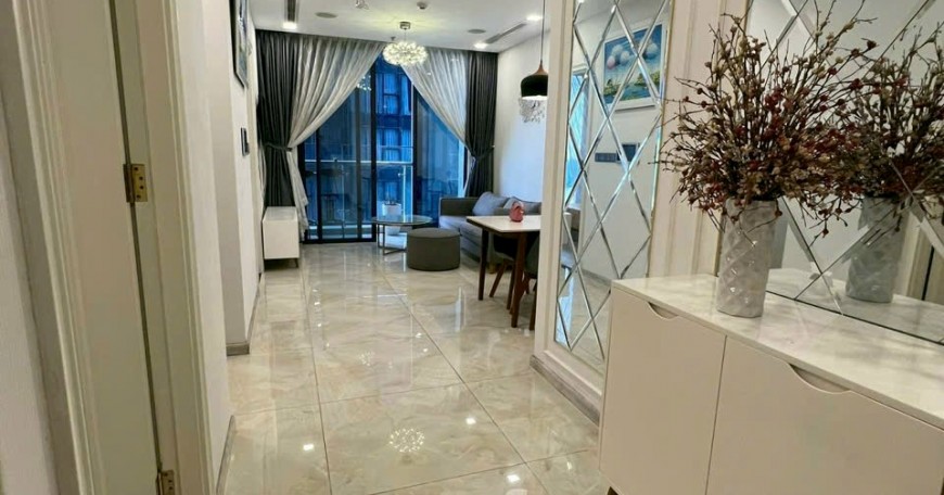 Luxury apartment for sale at Vinhomes Golden River in the center of District 1, with beautiful views.